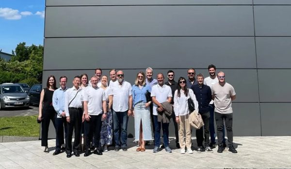 hitachi-group-photo-web-optimized